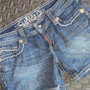 Ariat Woman’s Denim Jean Shorts 28R, Western Stitching, Excellent Condition